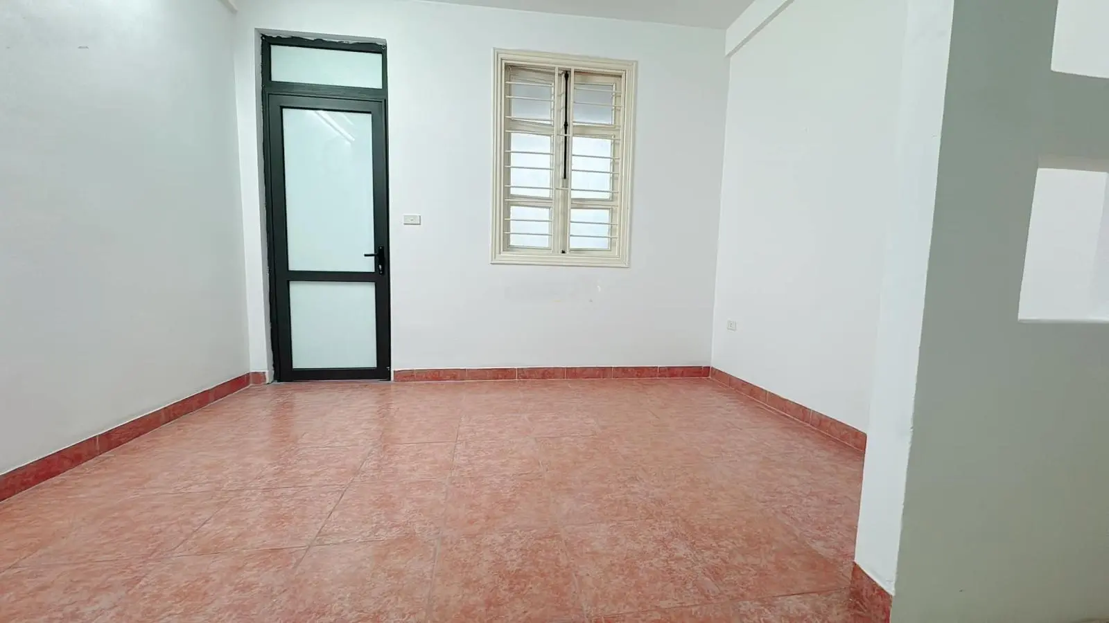 Bán nhà: Phố Hào Nam Đống Đa, 5 tầng, kinh doanh, mặt tiền, 4,2m, DT 34m2, giá 6,5 tỷ
