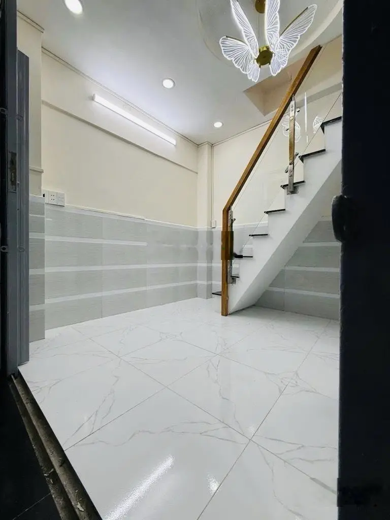 Nhà nhỏ xinh hộ khẩu Q7 xe hơi nhỉnh 1 tỷ