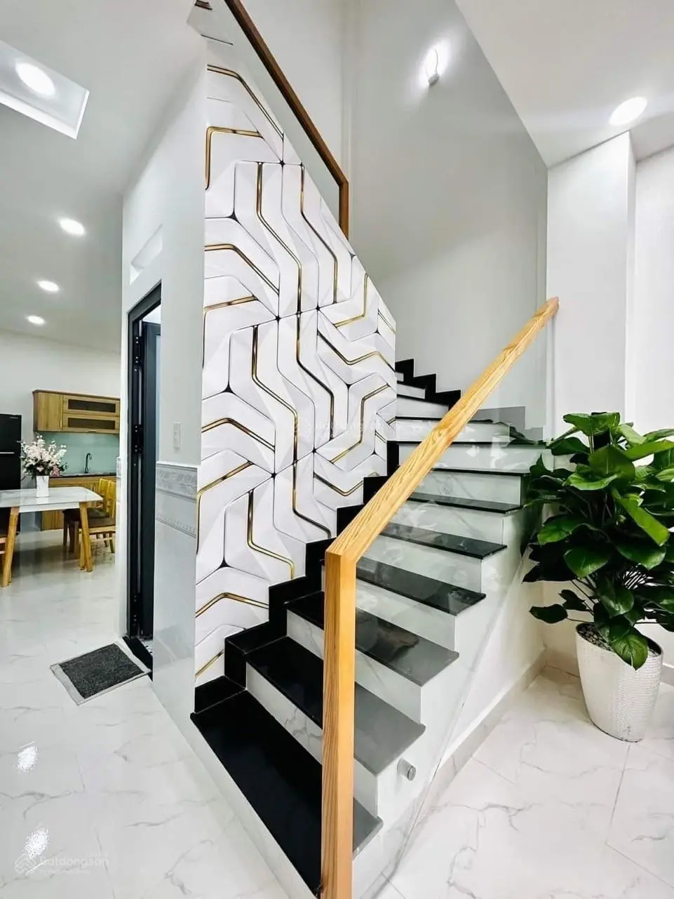 Nhà mới 48m2 đường Tô Ngọc Vân, Thủ Đức giá chỉ 2tỷ350.Nhà 3 tầng-3PN, tiện ích sẵn, dọn vào ở ngay