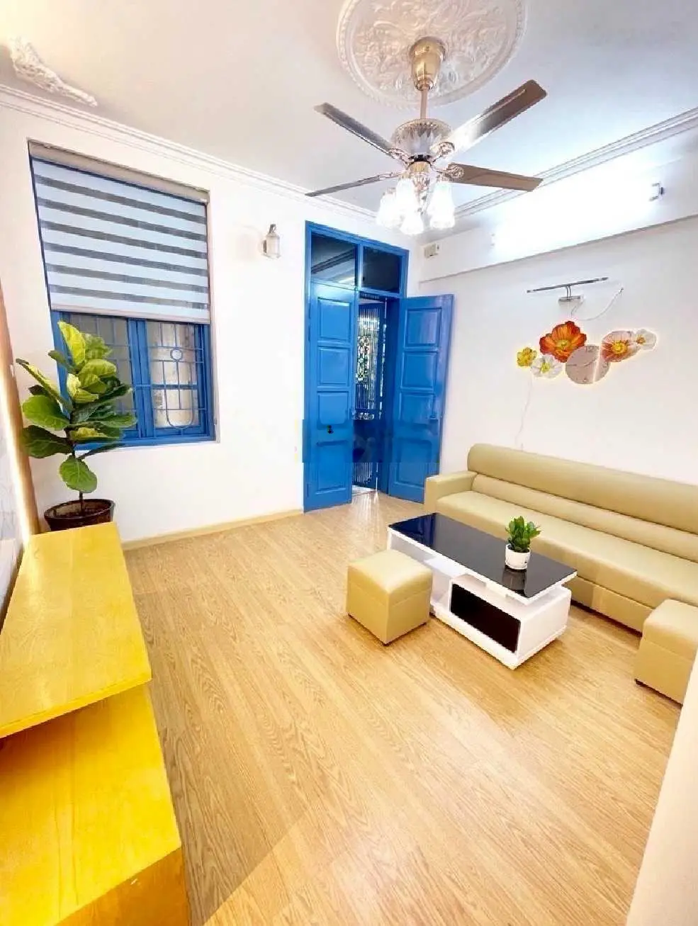 Bán tập thể như khách sạn-Trần Quốc Hoàn-Cầu Giấy-70m2-giá: 2,6 tỷ-2 ngủ