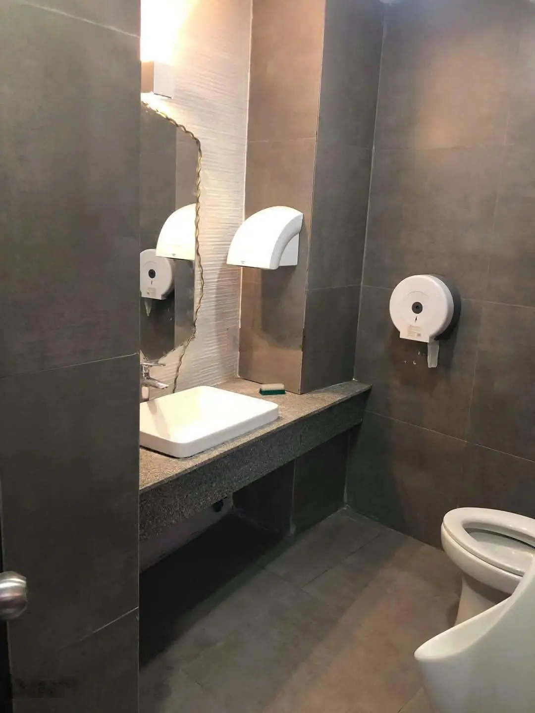Nhà phố 4 tầng góc 3 mặt tiền, view biển Trần Phú. Vị trí kim cương tại Nha Trang