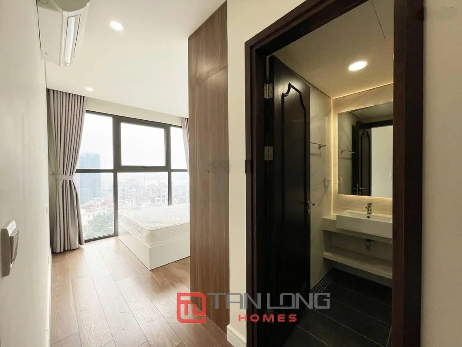 Bán nhanh căn hộ 3 ngủ El Dorado tòa E2 view hồ Tây, nội thất cao cấp hiện đai. LH: 0398 195 ***
