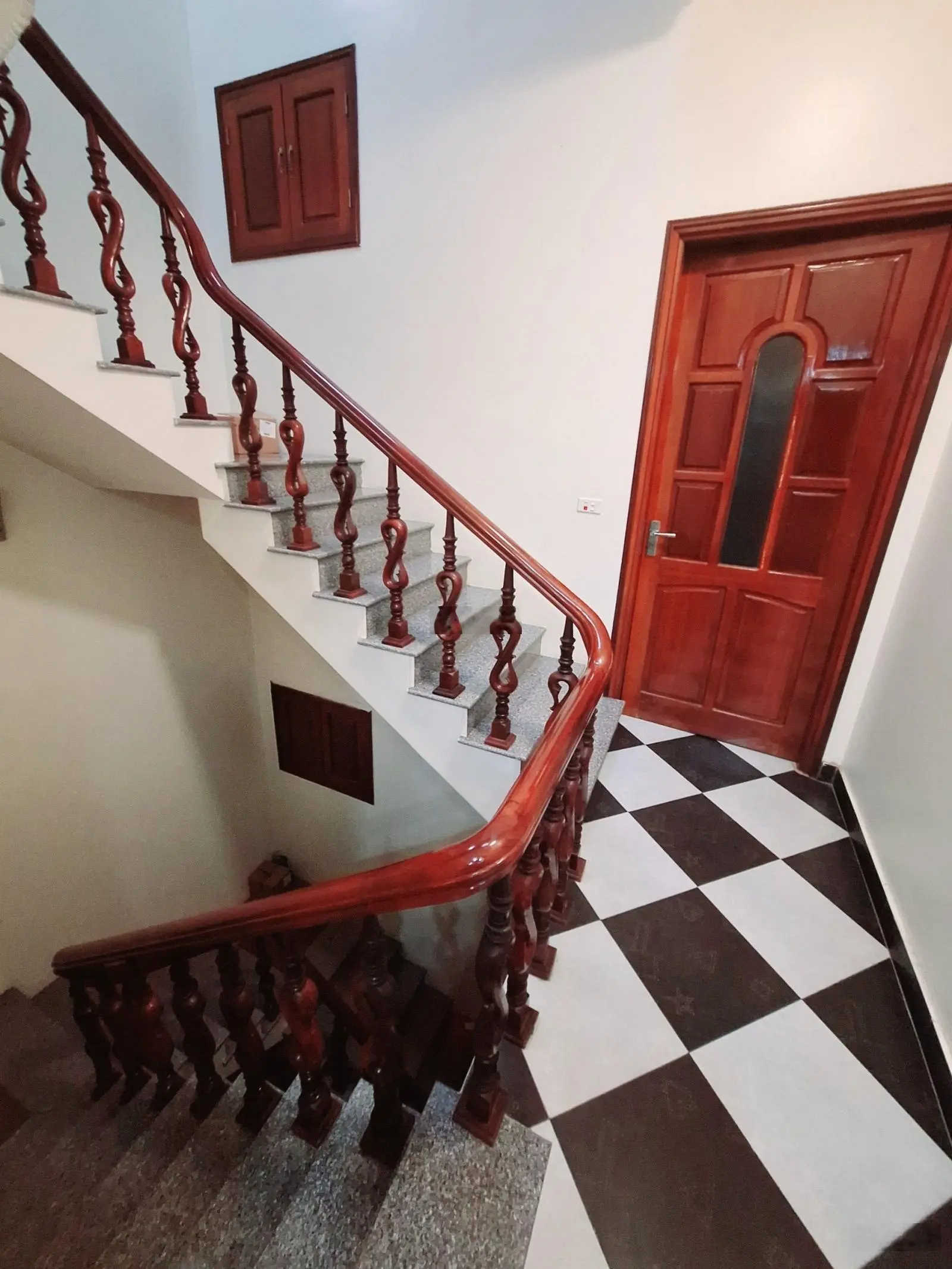 Bán căn nhà 4 tầng mặt phố Lê Phụ Trần khu Vạn Phúc - Tp Hải Dương