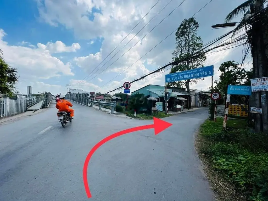 Nền lộ ô tô đối diện đường Nguyễn Thanh Sơn