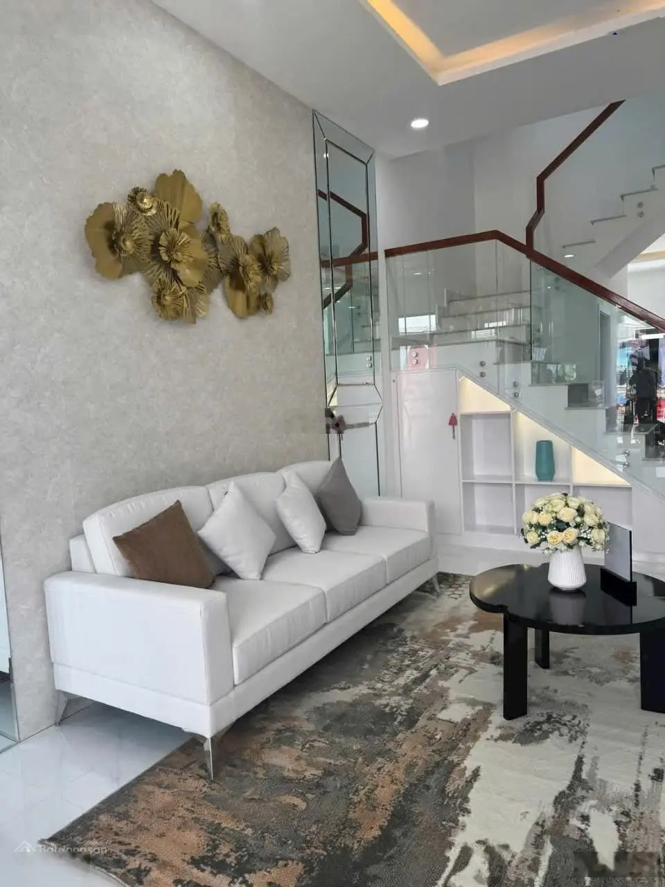 Nhà phố rộng rãi rất đẹp bàn giao hoàn, MT Đại Lộ Hùng Vương, P. An Điền, Bến Cát. Giá: 2.35 tỷ