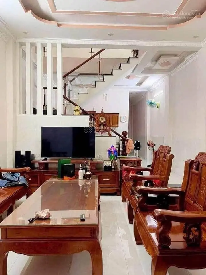 Chủ gửi bán nhà 1 trệt 1 lầu phường Đông Hòa, Dĩ an. DT 100m2. Gần siêu thị BigC. Đang cho thuê.SHR