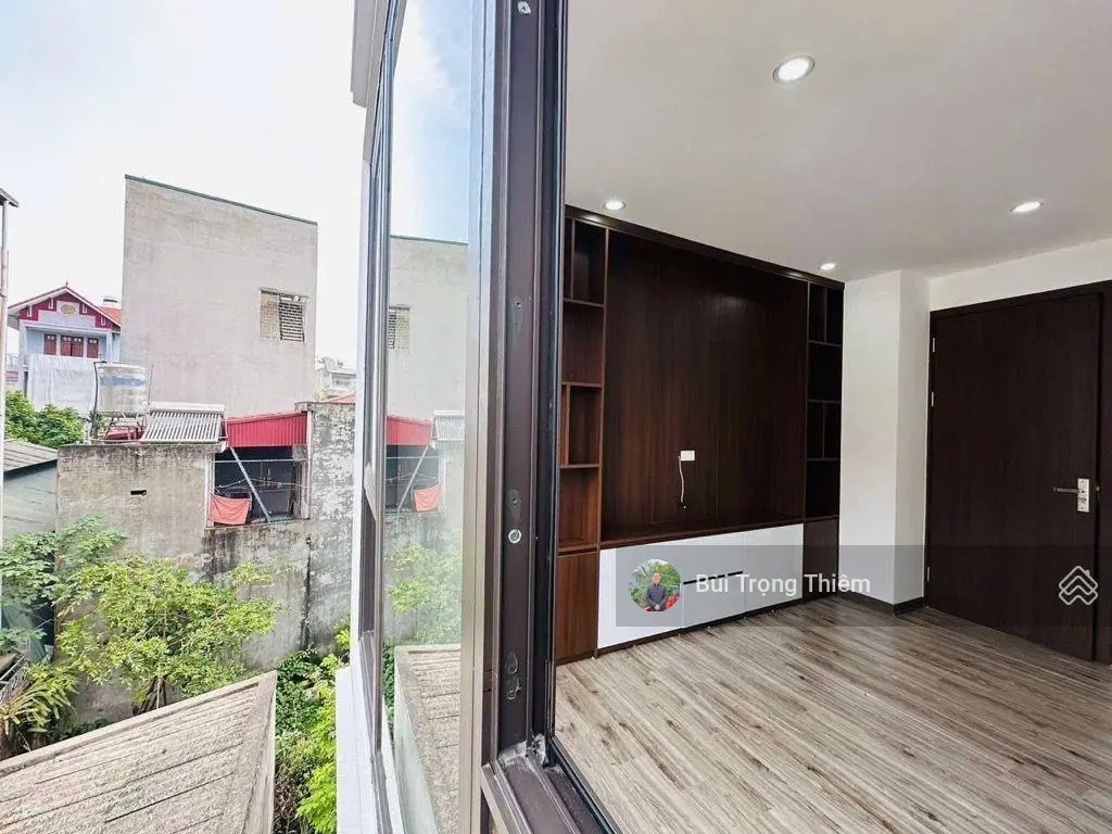 Bán nhà siêu đẹp 6 tầng thang máy, Gara Ô tô vào nhà đối diện TTTM Aeon Long Biên