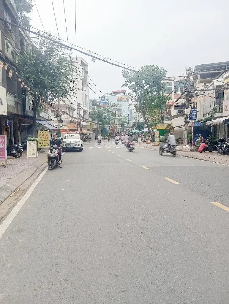 Nhà mặt tiền 4 tầng, gần Võ Văn Kiệt đường 20m, quận 8, 5 x 18, chỉ 18,x tỷ