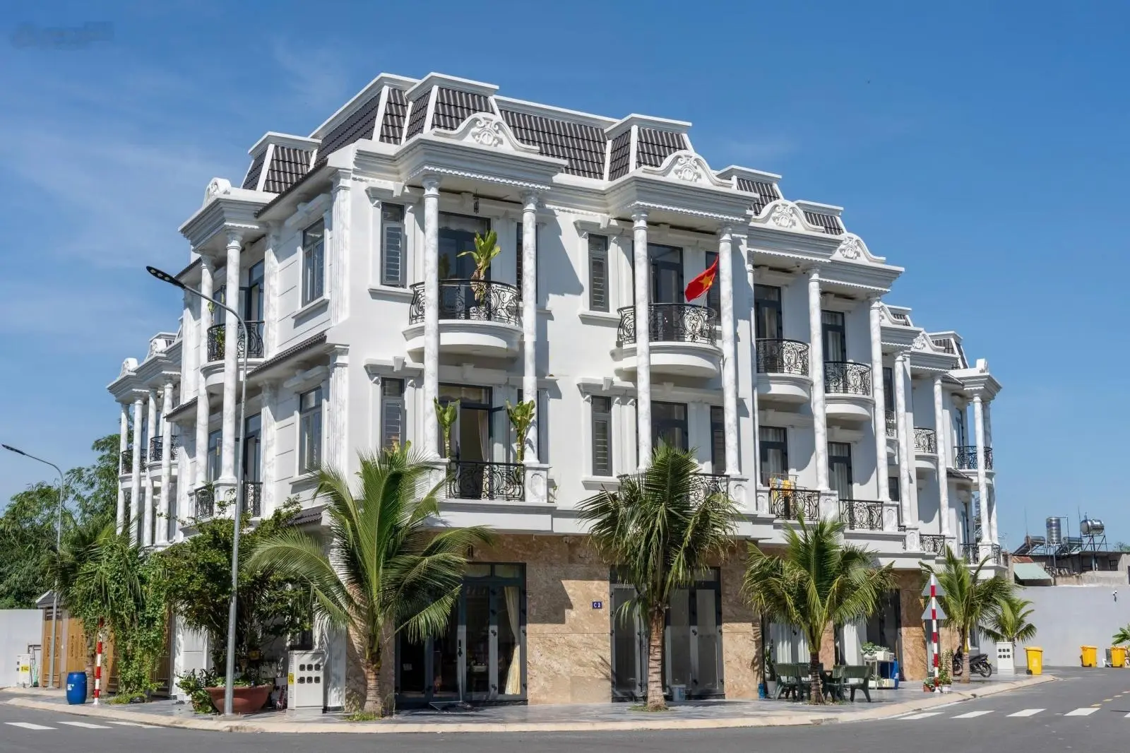 Bán nhà phố Dĩ An 3 tầng, Gần KCN Sóng Thần, KCN Vsip, đầy đủ nội thất sẵn sổ