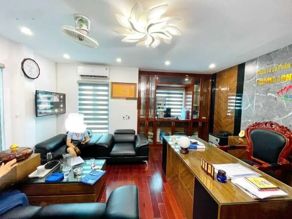 Bán nhà vũ tông phan dt35-40m2 mt6m 5 tầng 4 ngủ đầy đủ công năng nhà rất đẹp lô 2 mặt góc