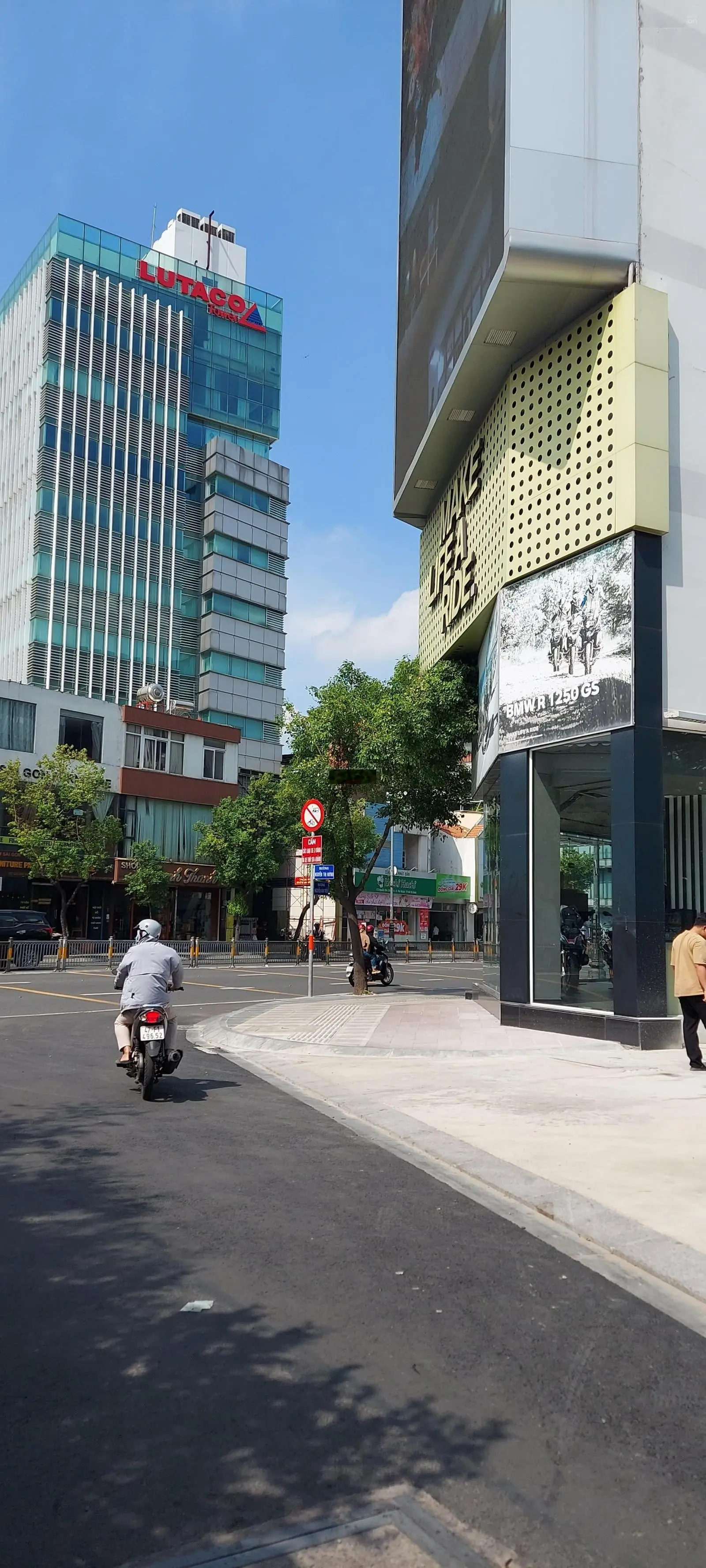 Nhà Vị siêu Vip MT đ. Nguyễn thị Huỳnh, P8, Q. Phú nhuận. DT: (4x19) m, 2 tầng. Giá: 20tỷ TL