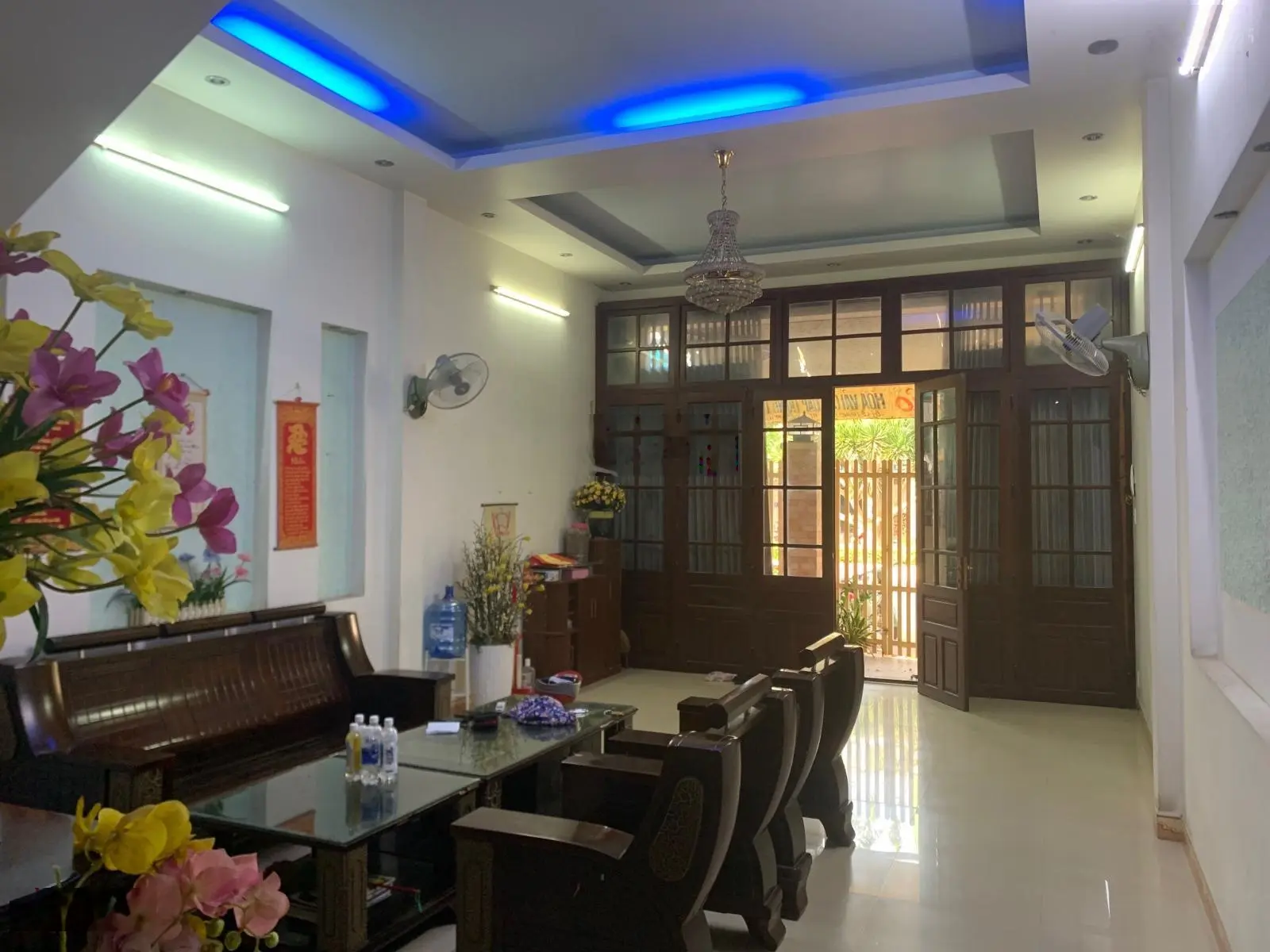 Bán nhà 3 tầng kiên cố mặt tiền Lê Trung Đình chính chủ, 250m2 sàn, 3 phòng ngủ, sổ hồng riêng
