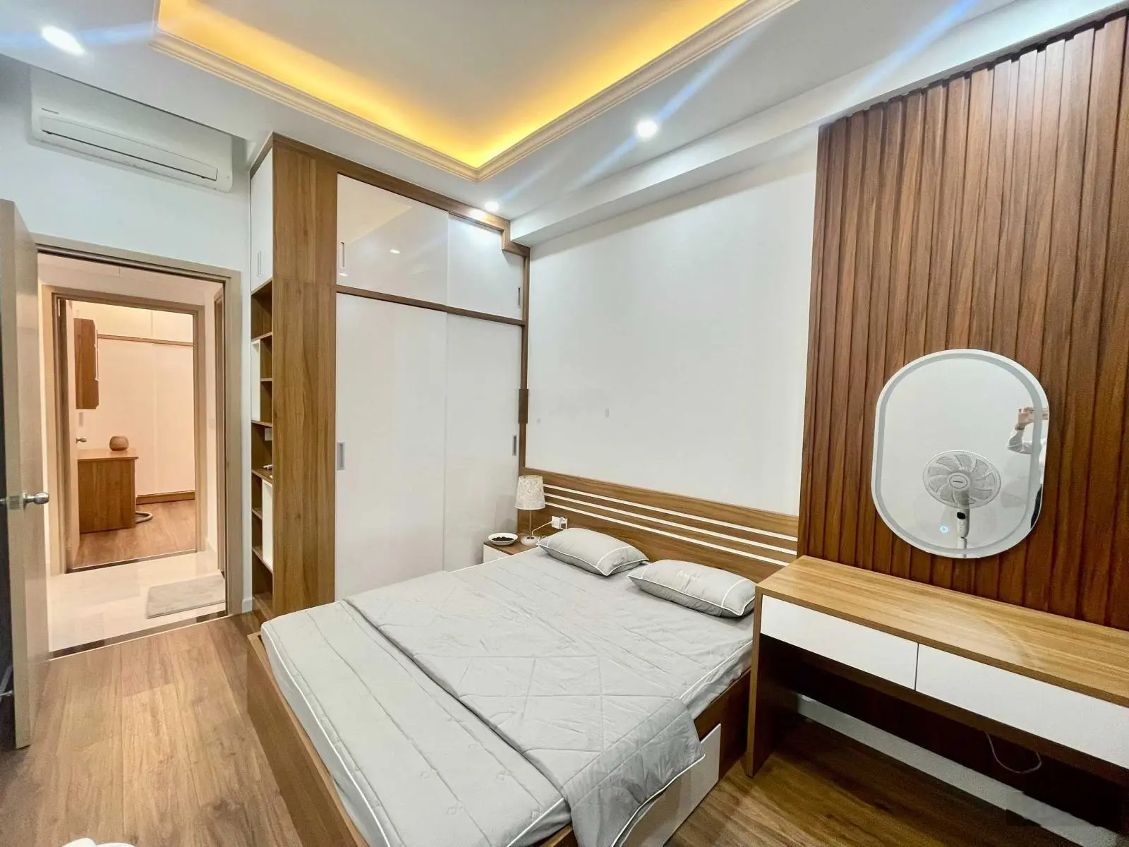 Cần bán gấp căn hộ siêu đẹp, 55m2, 2 phòng ngủ, 3.550 tỷ - Botanica Premier, 108 Hồng Hà, Tân Bình
