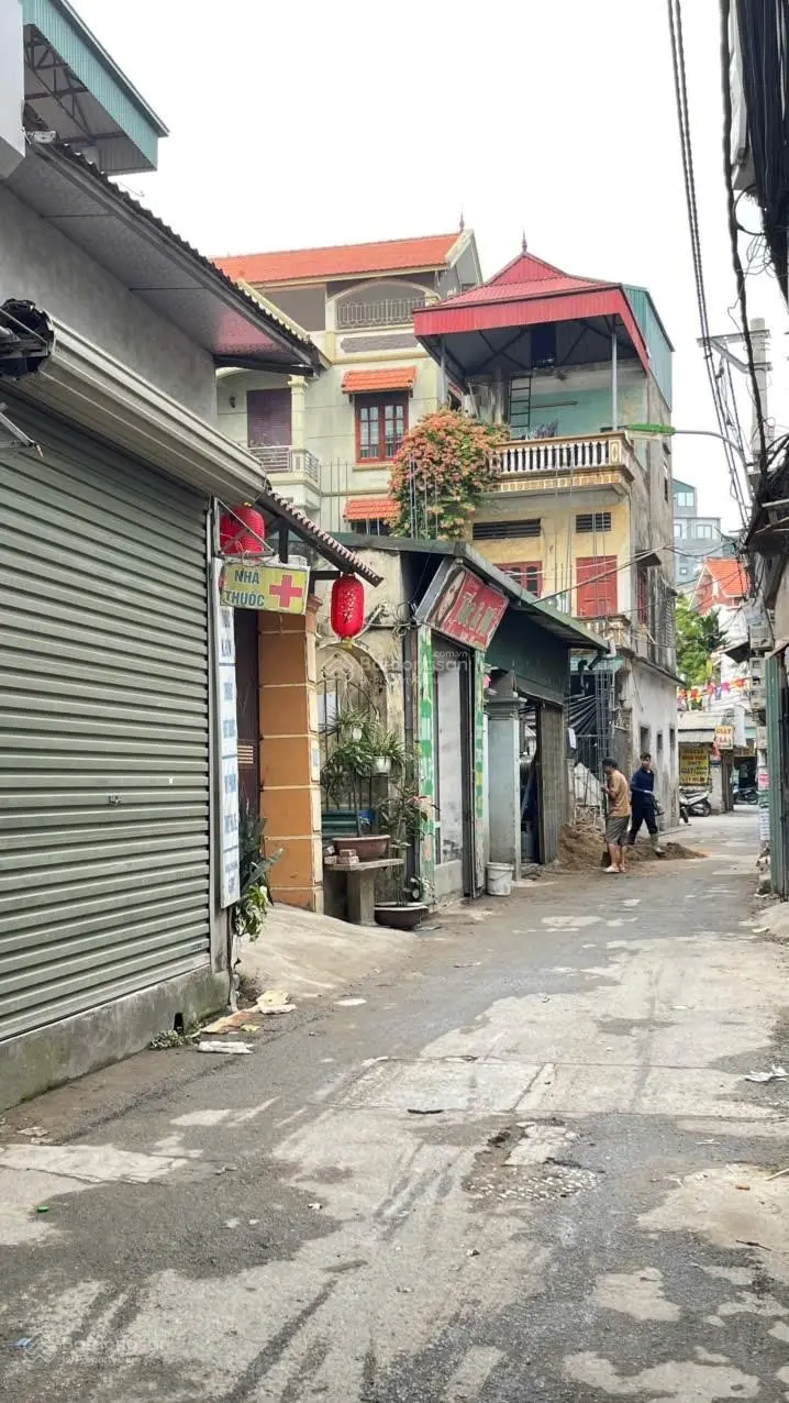 Nhà đẹp dân xây ô tô qua cửa, xe 3 gác phi ầm ầm. Hàng hiếm khu vực