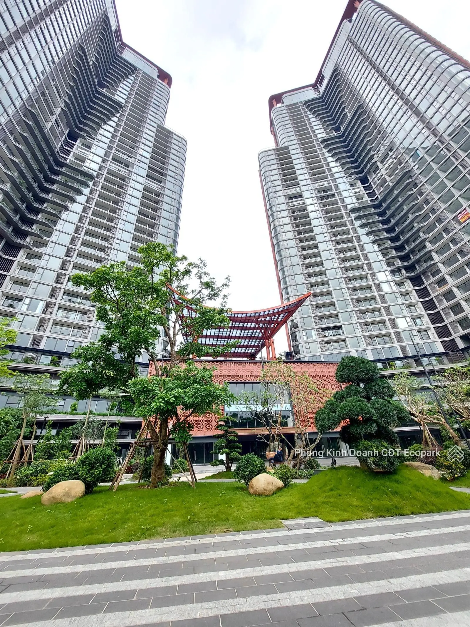 Bán căn 09 Landmark - 115m2 ban công ĐB - ĐN - giá 9,x tỷ bao thuế phí, LH 0918 114 ***