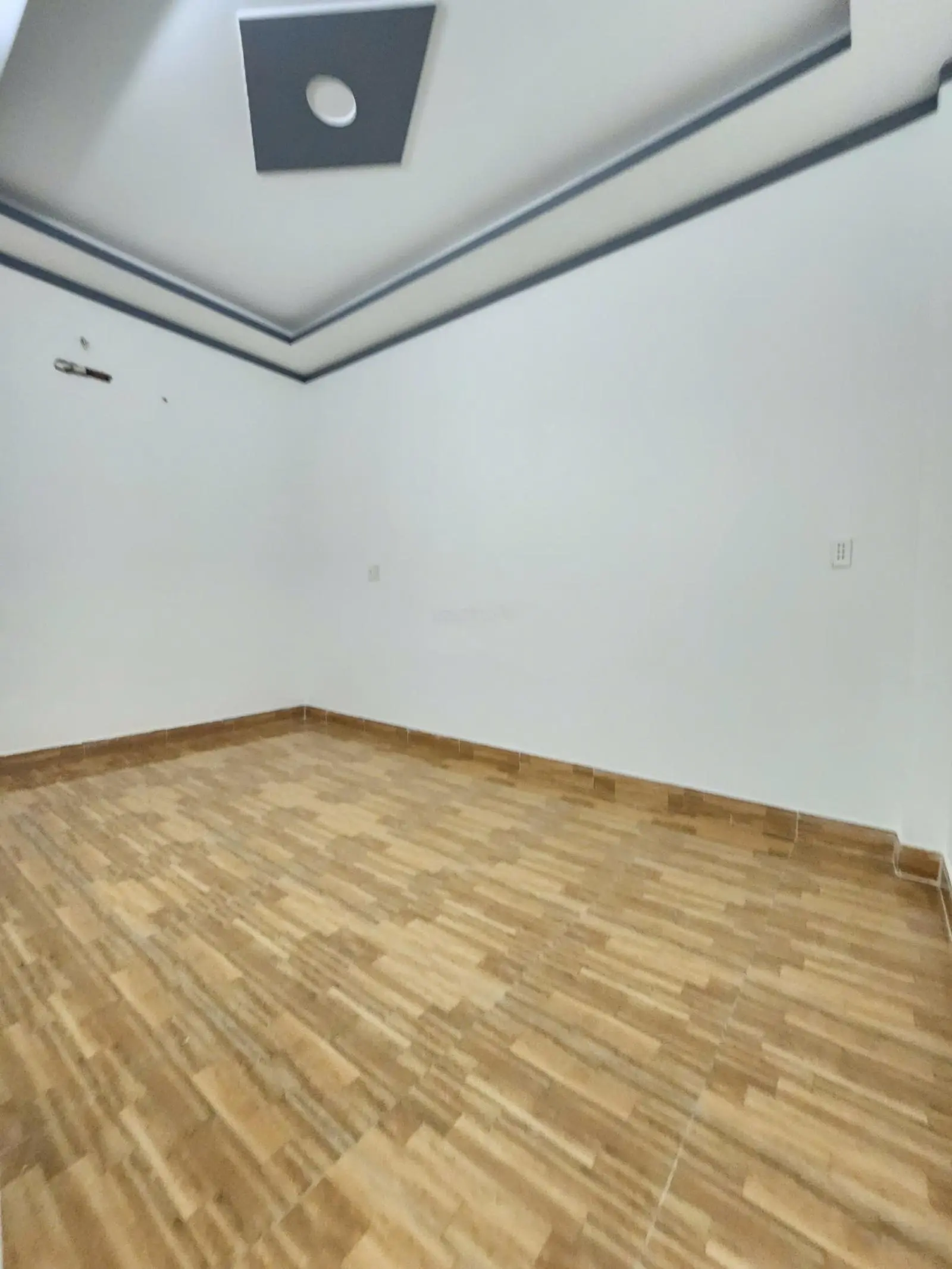 Nhà rẻ 2tỷ890, 63m2 nhà 1 trệt 1 lầu có sân ô tô, phòng ngủ dưới cạnh vòng xoay An Phú, Thuận An