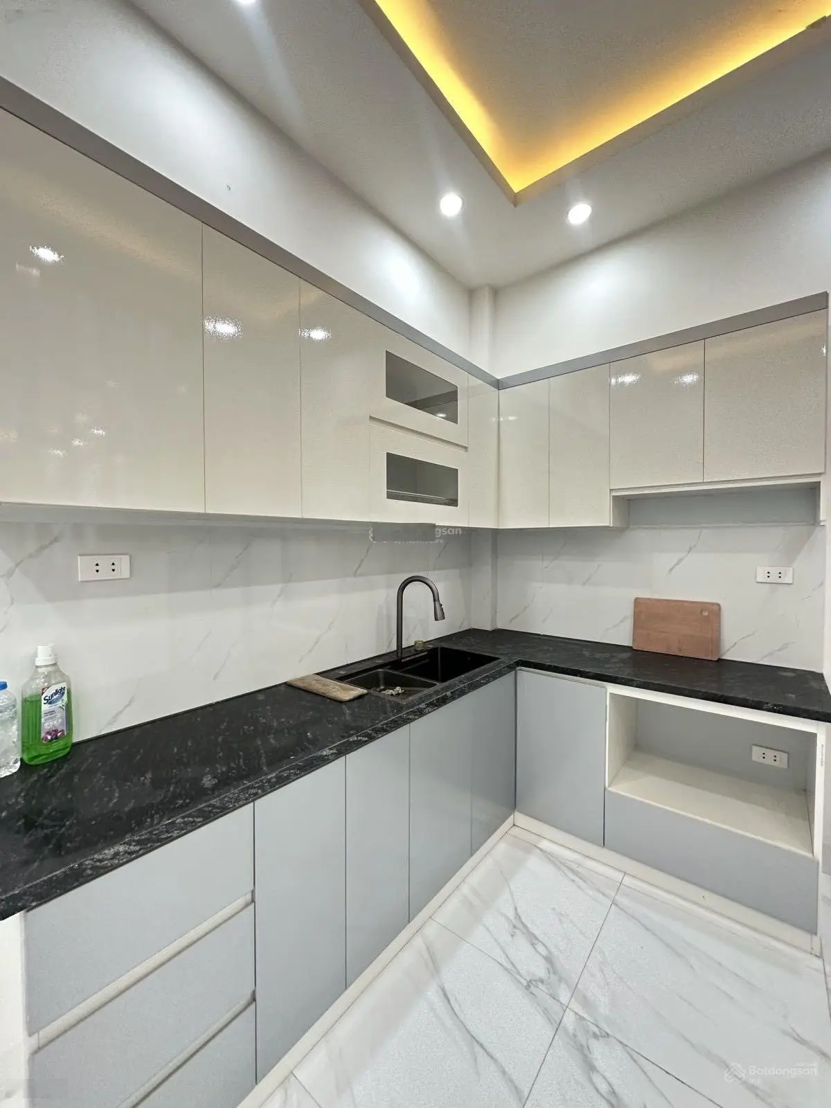 Nhà mới, ngõ thông oto tránh 38m2 - 3.8m mặt tiền - 4 tầng - 5 phòng