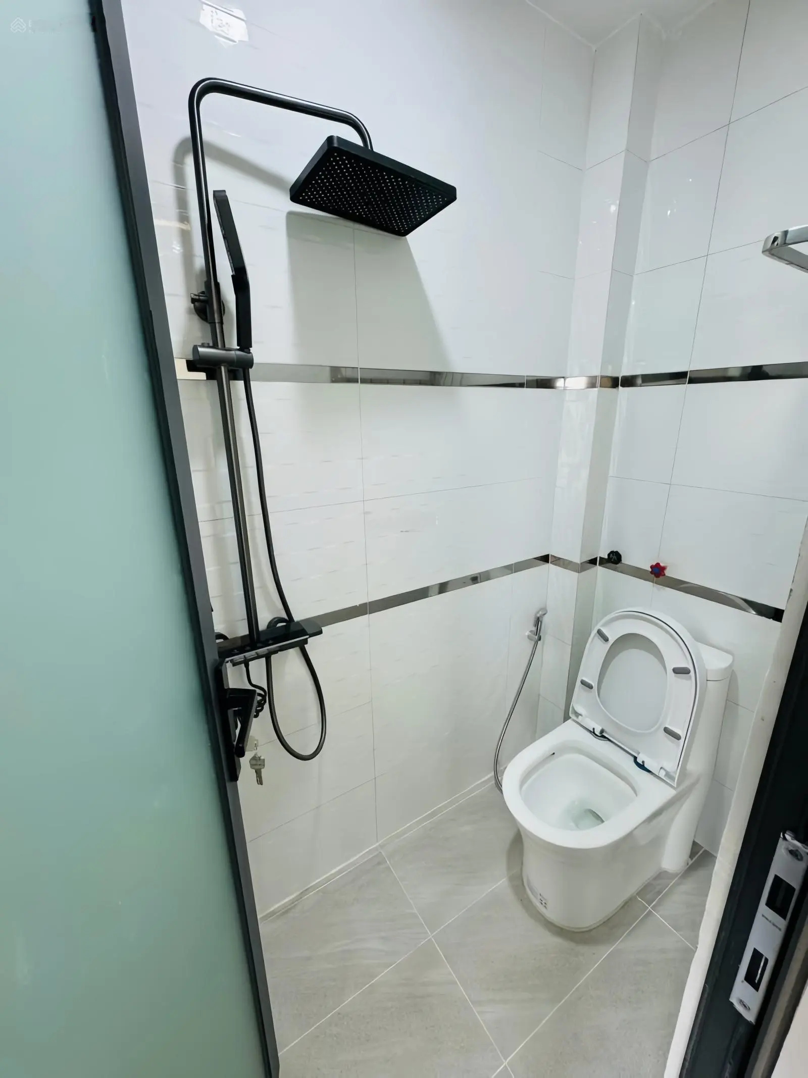 Chủ cần tiền bán gấp nhà hẻm xe hơi Lãnh Binh Thăng, P. 11, Q. 11 - Giá 3tỷ080/80m2, gần Lotte Mart