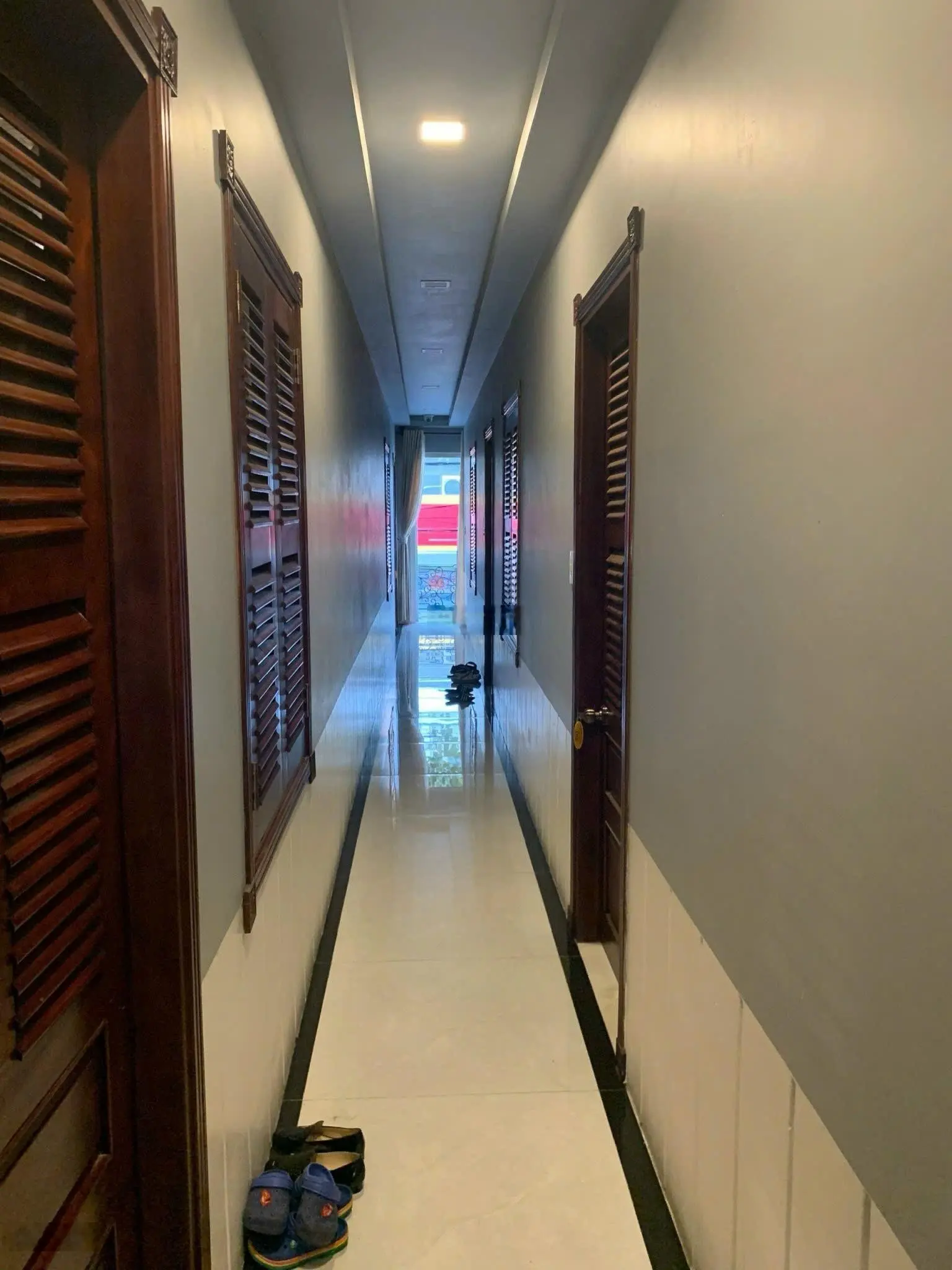 2 mặt tiền, nhà 4 tầng Hoàng Văn Thụ, ngang 9,5m cách biển Trần Phú: 600m giá: 29,5 tỷ