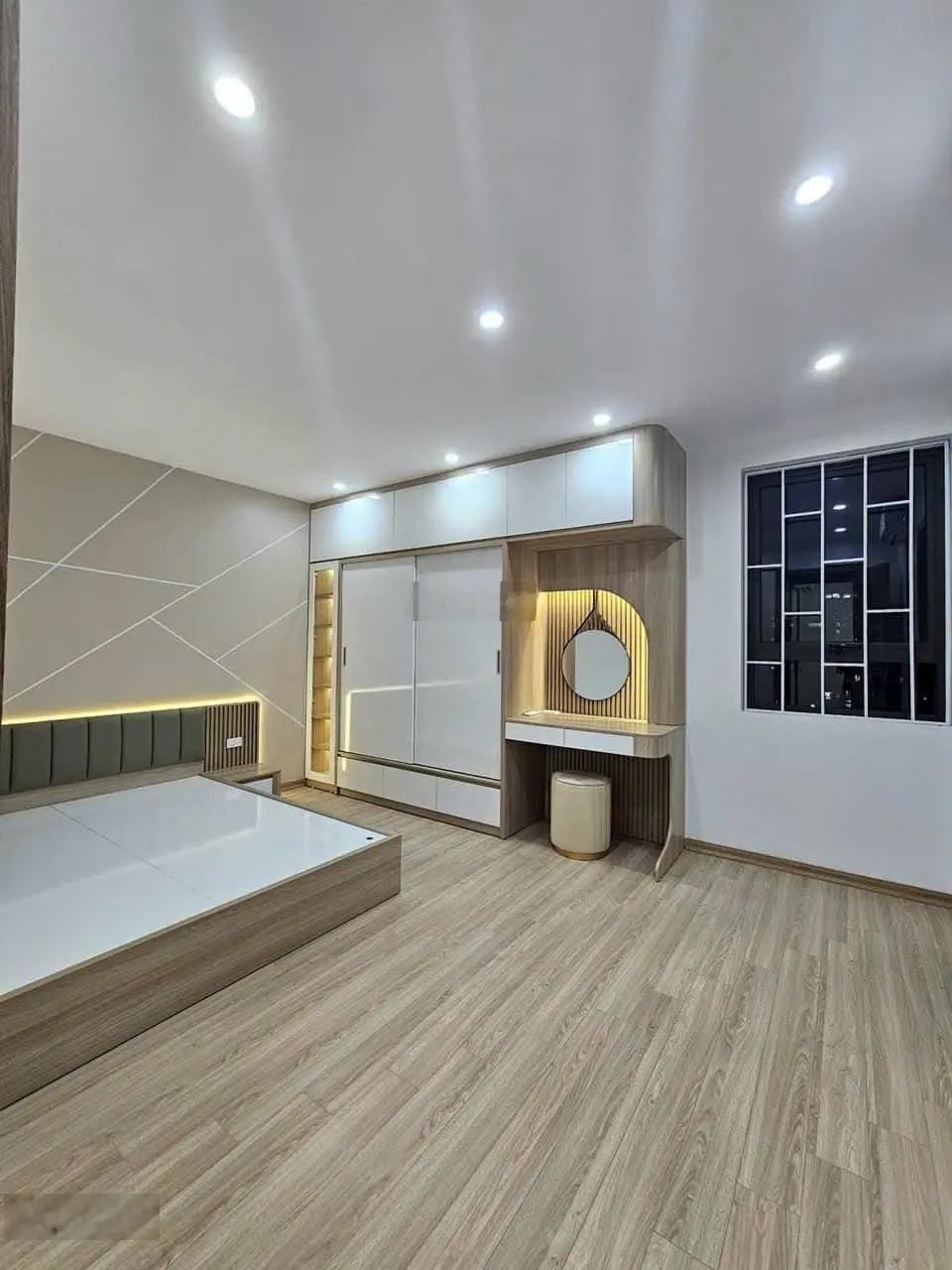 Bán Mỹ Sơn Tower: 2N/2WC, Full nội thất luxury, DT: 90m, vị trí đẹp - giá: 3.7 tỷ (LH: 0976 370 ***