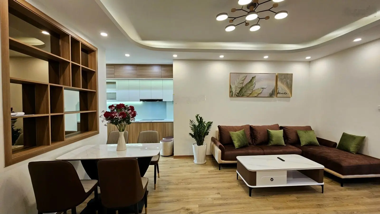 Chính chủ gửi bán căn hộ 2 phòng ngủ chung cư C5, full nội thất. LH: 0357 536 ***