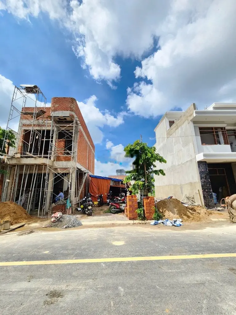 Đất ĐẸP__xây tự do__TĐC Đông Hòa C__ngay cụm trường học_cách QL1K 100m