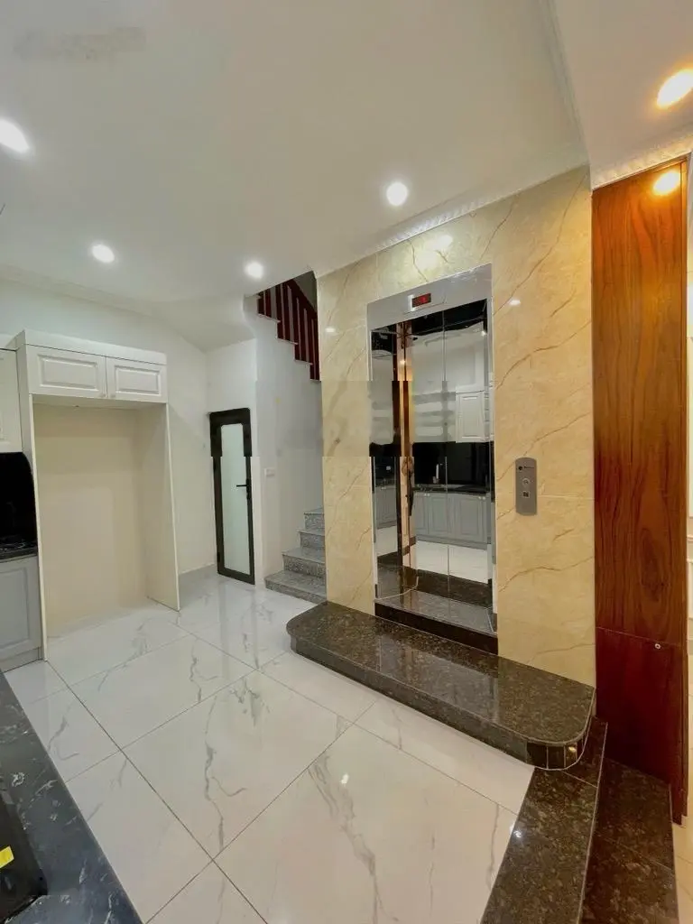 Bán nhà đẹp phố bồ đề.ái mộ.hồng tiến xây 6 tầng thang máy.ngõ thông ô tô hơn 12 tỷ như mới