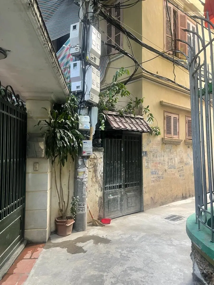 Quan Nhân. Nhà mới tinh. 35m2. Giá 8,2 tỷ VND tại Phố Quan Nhân. 10m ô tô. Vị trí hoa hậu.