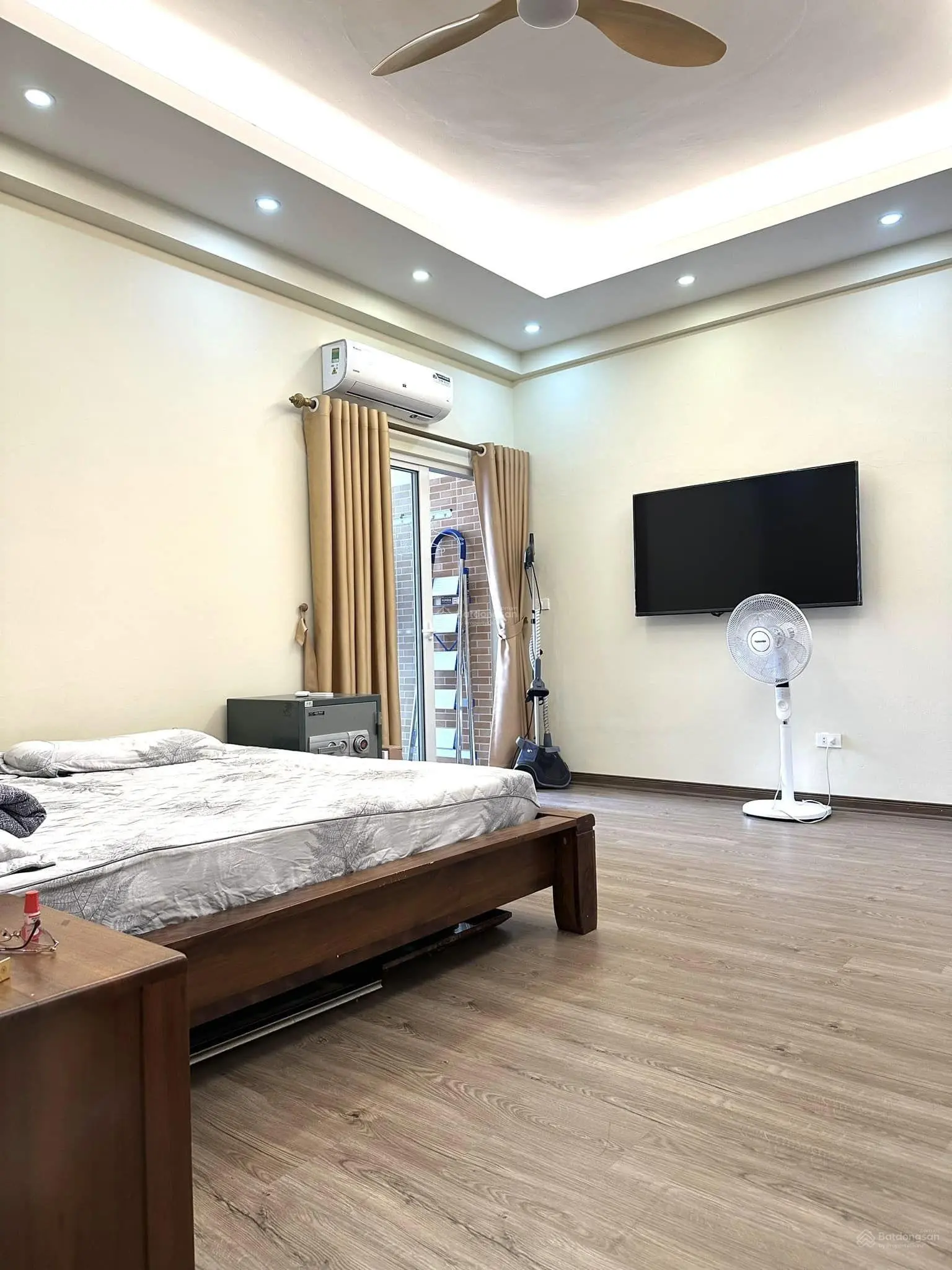 Bán căn hộ 3PN 132m2 chung cư Thăng Long Garden 250 Minh Khai full nội thất