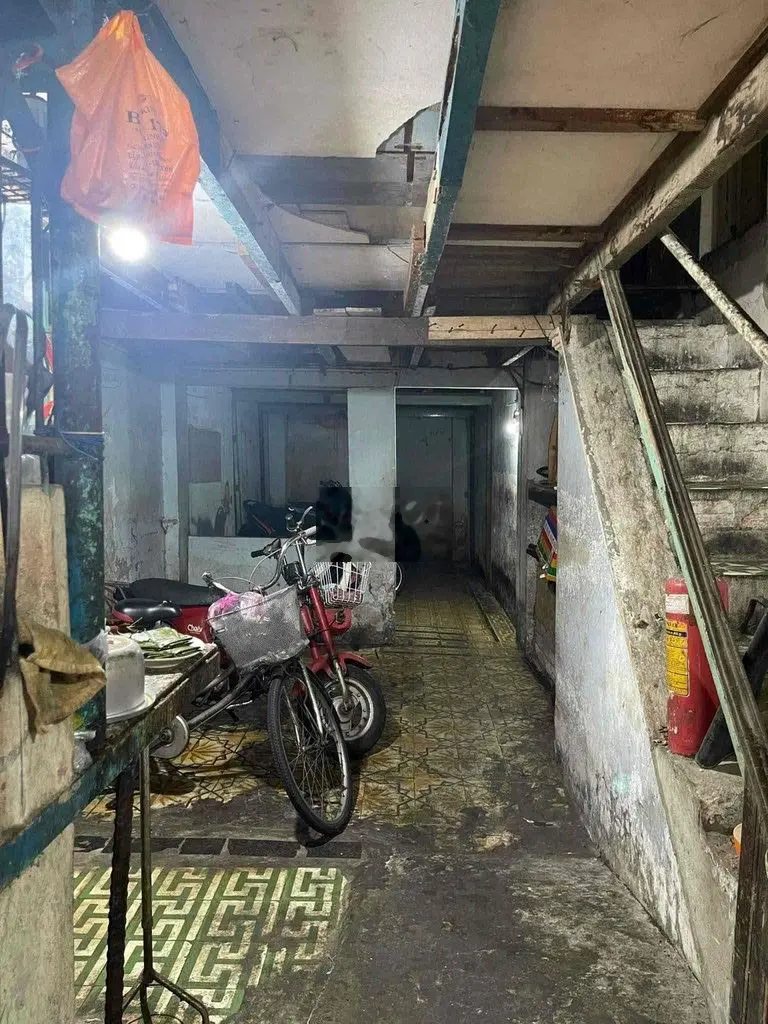 Bán nhà nát ngay cạnh Phan Xích Long ( DT 6 x 12 )giá 5 tỷ 350