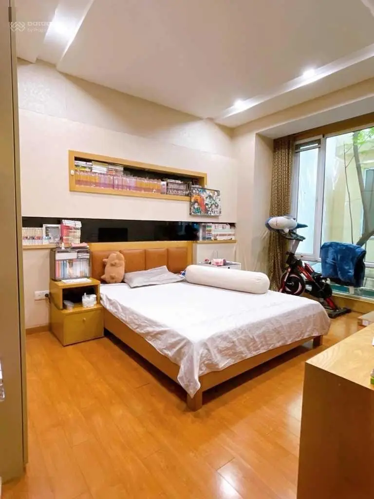 Bán biệt thự sân vườn 3 thoáng vị trí đẹp nhất khu Việt Hưng 230m2 x 4 tầng. LH 0967 066 ***