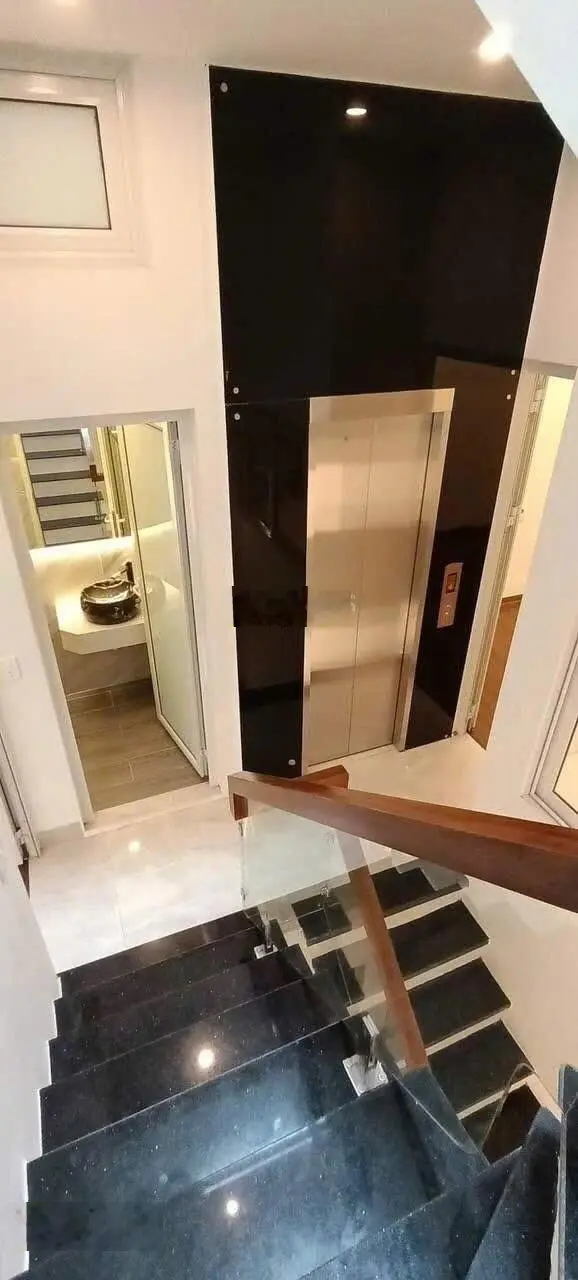 Ô tô ngủ trong nhà mặt tiền rộng nhà đẹp vừa ở vừa kinh doanh 57 m -4 tầng chi 17.95 tỷ