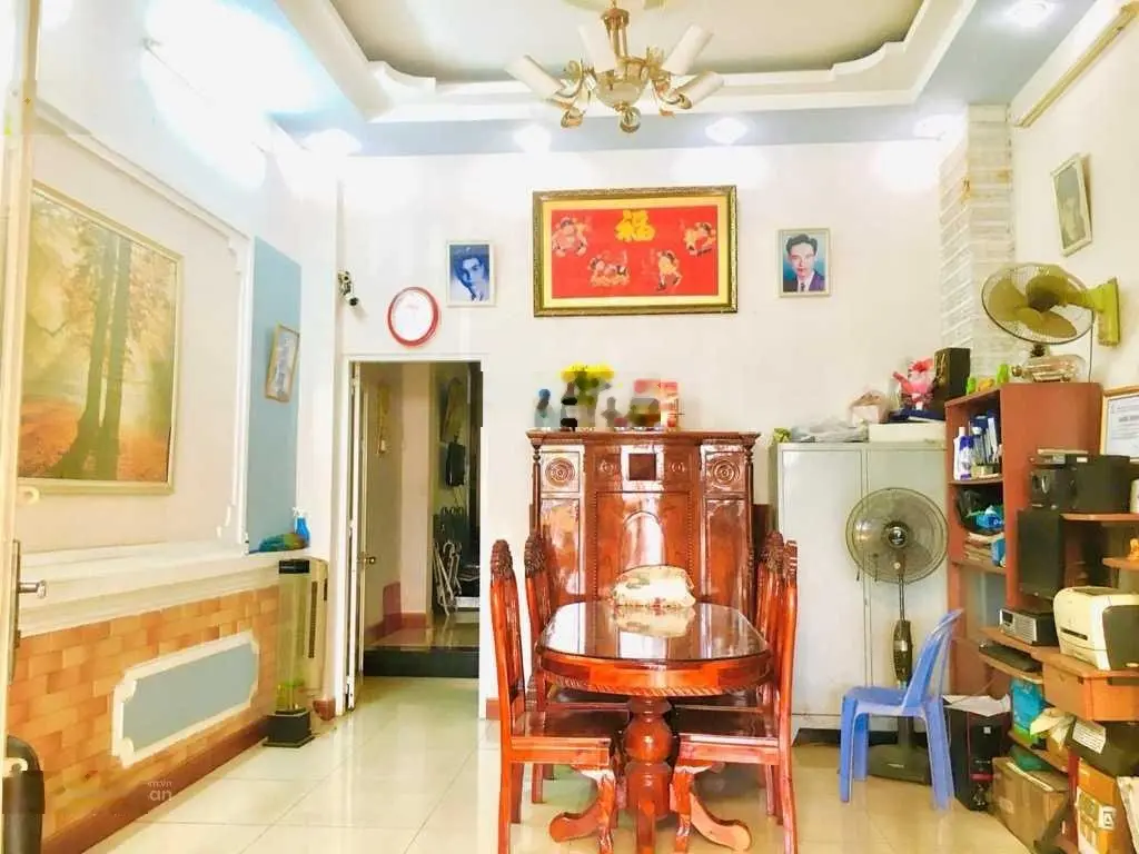 Bán nhà mặt tiền KD đa ngành nghề, 4 tầng, ngay sát chợ Thủ Đức, DT 90,6m2, chỉ 13,5 tỷ
