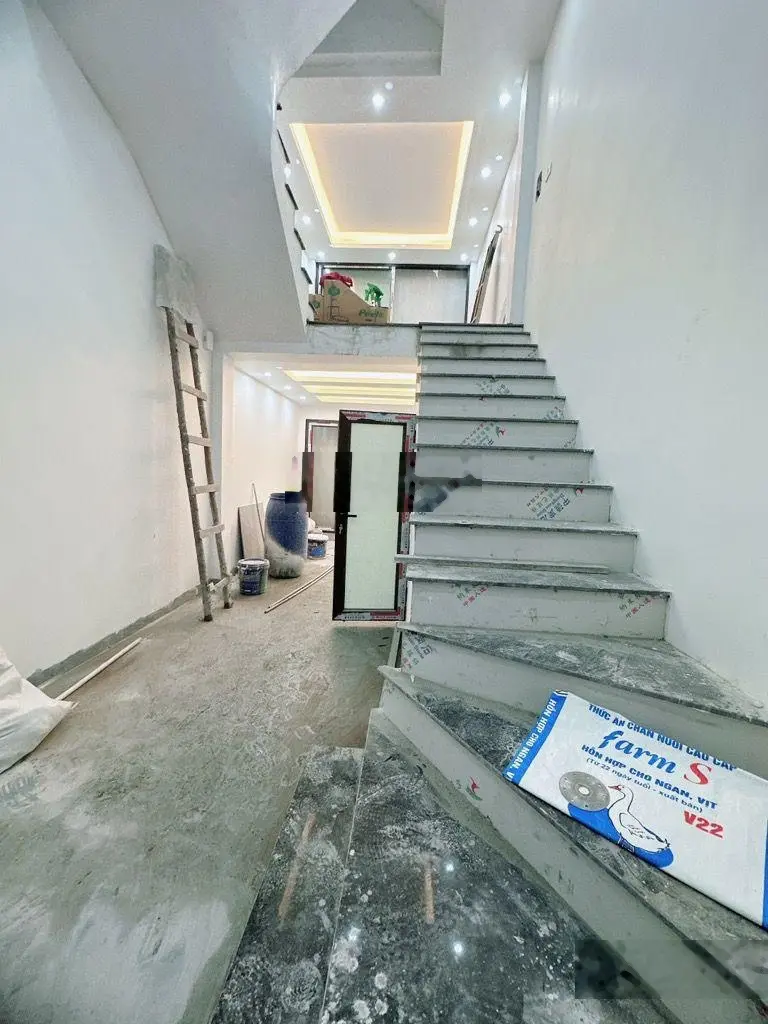 Bán nhà 6 tầng - 4 pn tại phố Trạm - Long Biên.
