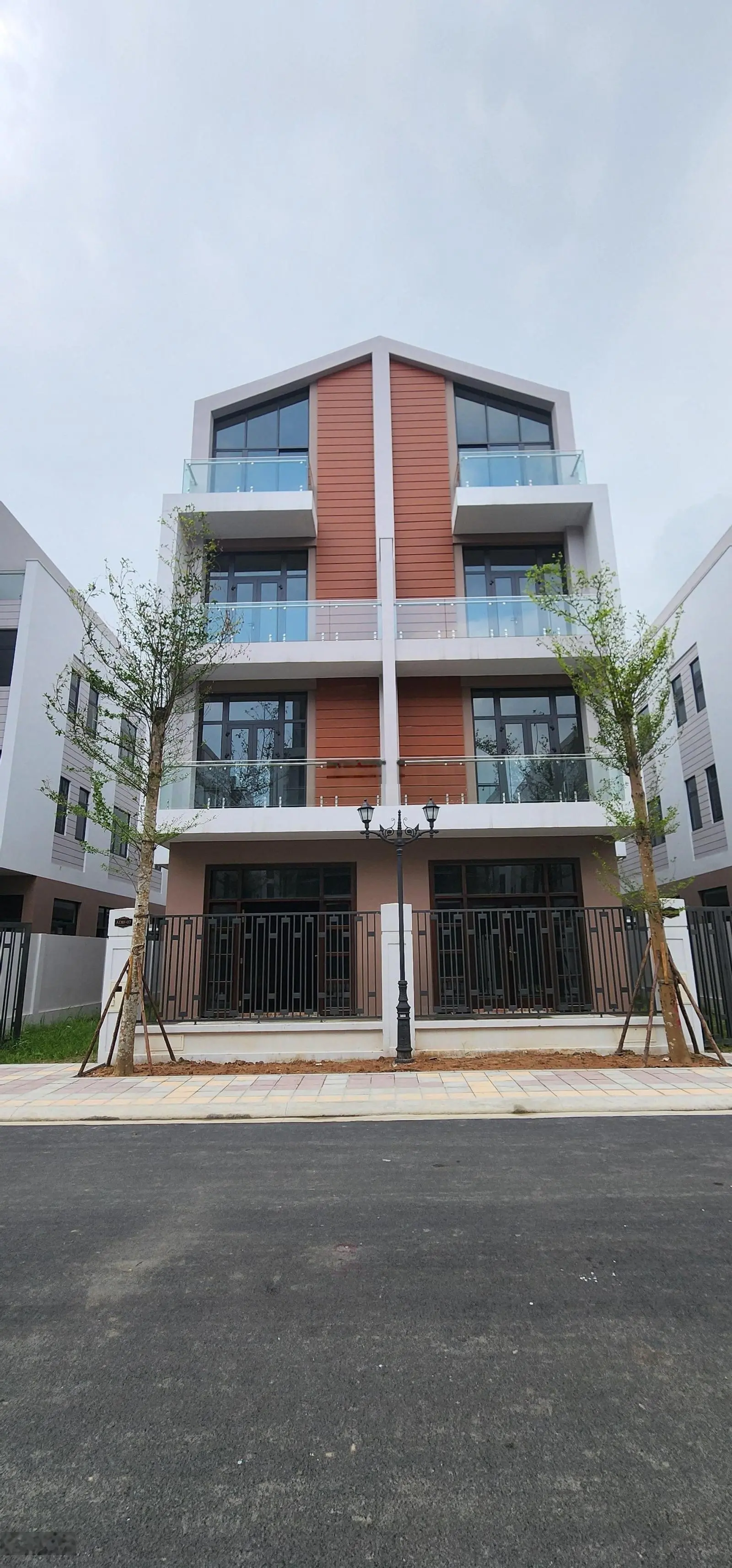 MUA LÀ LÃI- Chỉ từ 2,6 tỷ sở hữu liền kề ánh dương 5 tầng sổ đỏ lâu dài VINHOMES OCEAN PARK 3