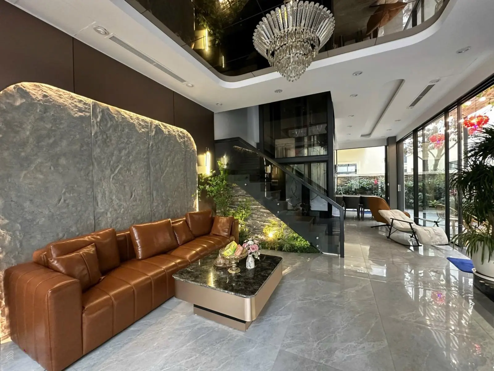 Biệt thự 120m2, 15 tỷ, (Được Vingroup cam kết cho thuê 18% / 3 năm), bàn giao nhà hoàn thiện