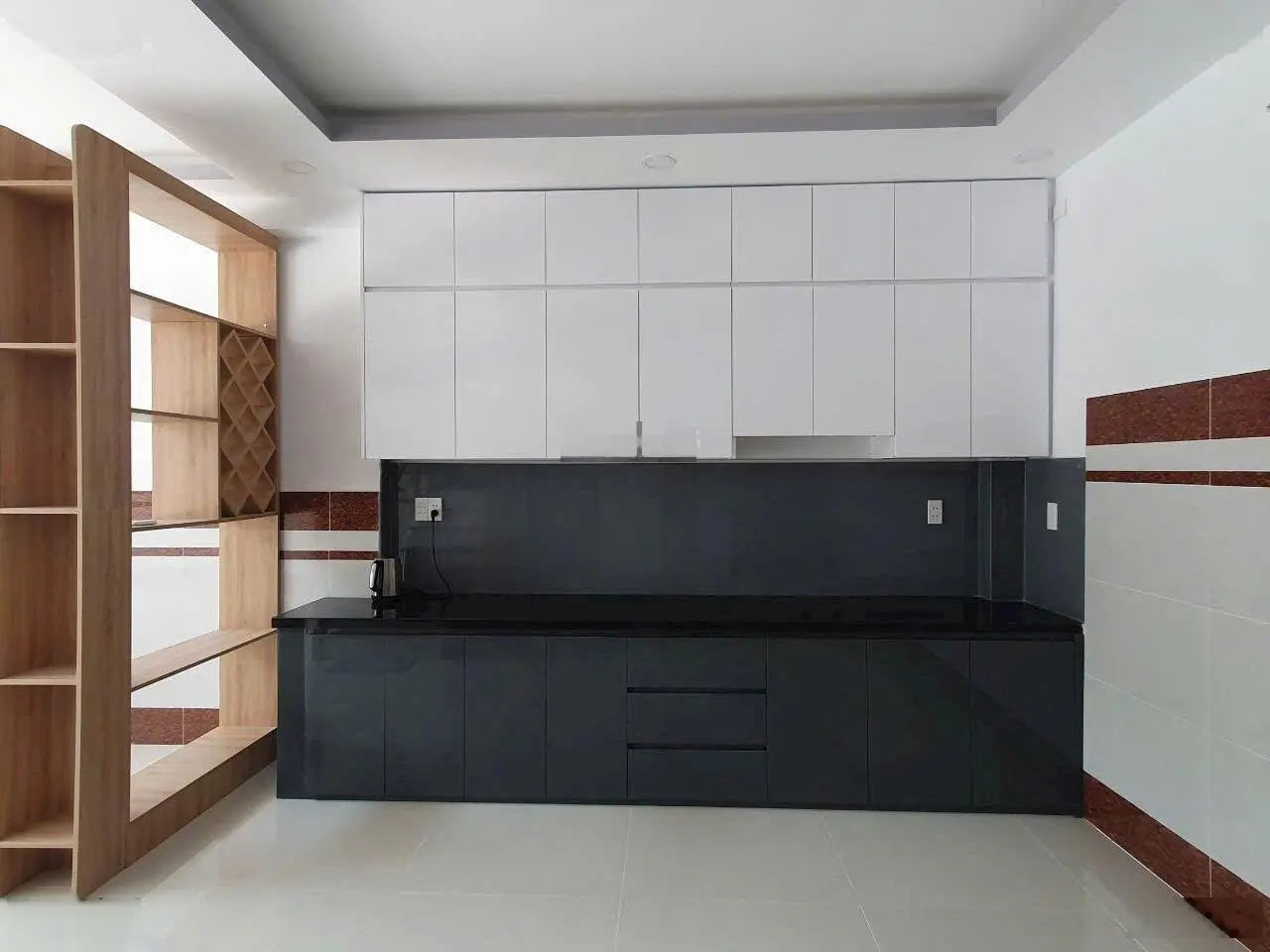 Bán nhà trệt + Lửng - 2 Lầu đường Võ Văn Hát _ 4PN , Hướng Đông Nam