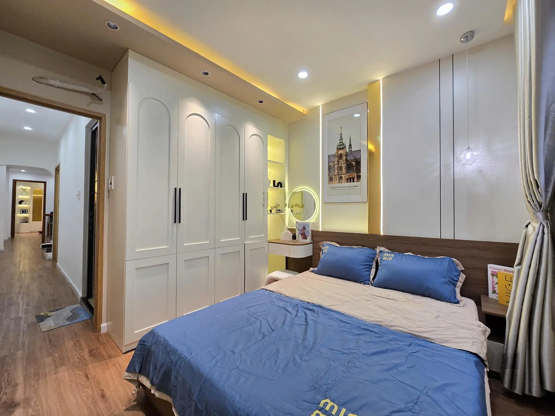 Bán gấp siêu phẩm nhà phố 5PN, tặng full nội thất, vị trí đẹp, đang cho thuê 22tr/tháng