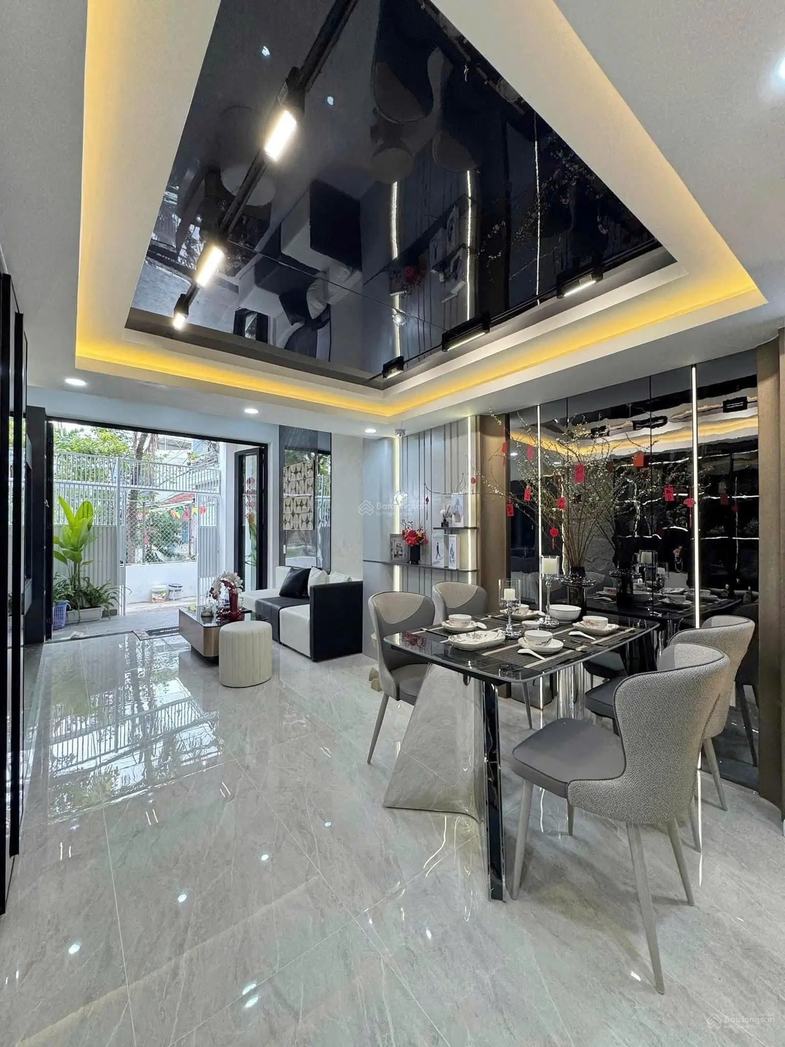 Bán nhà 3 tầng 3 mê Trưng Nữ Vương,nhà đẹp kiệt thẳng rộng,đối diện công viên