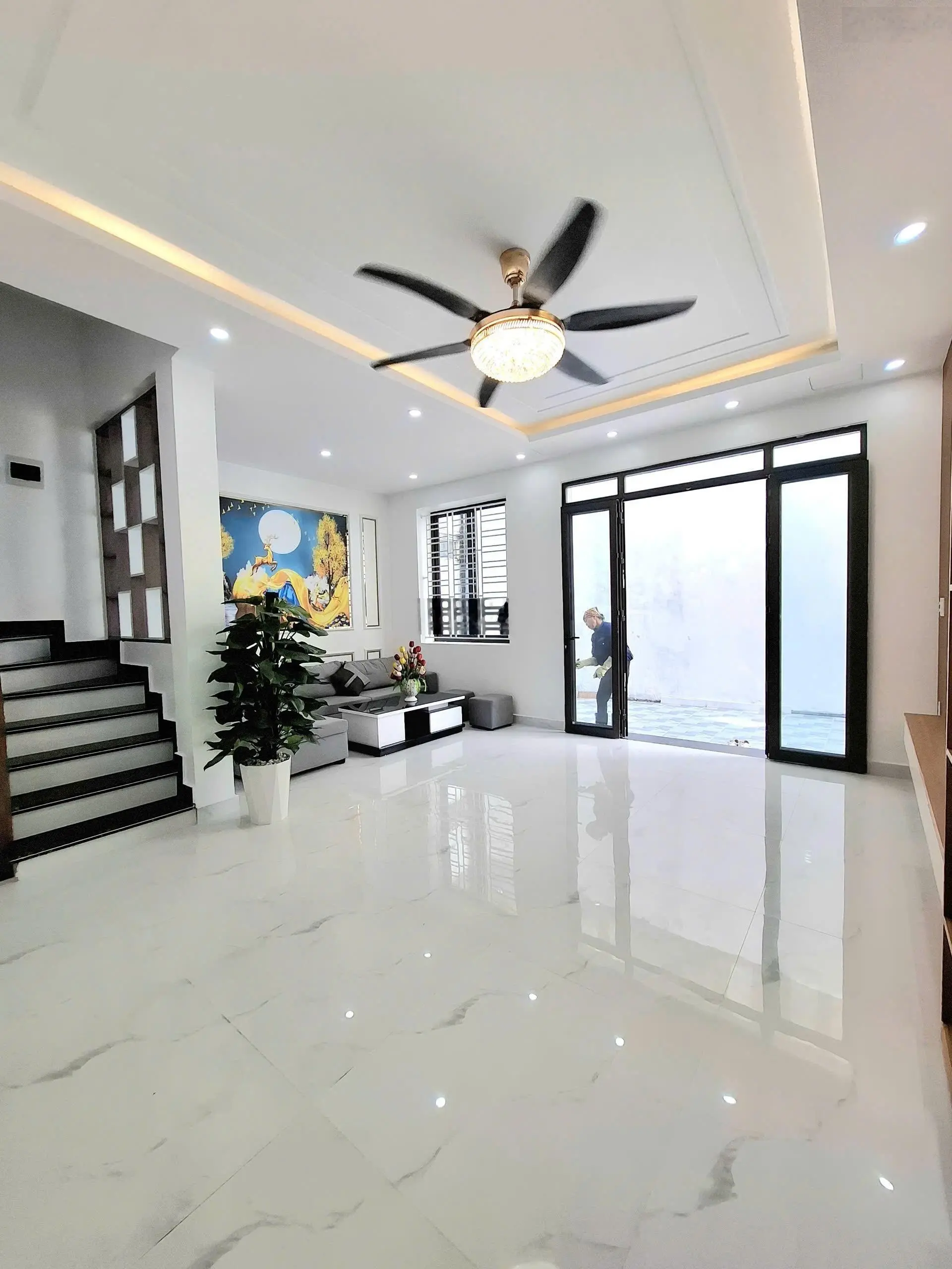 CỰC HÓTT! Siêu Phẩm Nhà Sân Cồng xây mới tại Phố VĂN CAO, Xe đỗ trong sân