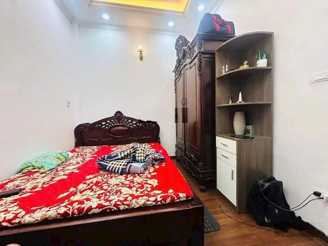 Bán nhà Phố Vọng. Diện tích: 48m2, 4 tầng, MT: 4m. Giá 9.4 tỷ Hai Bà Trưng. LH: 0985 731 ***