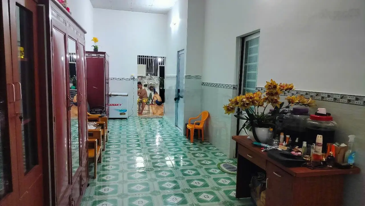 Ngộp chính chủ cần bán gấp căn nhà 351m2 mới xây sát cạnh ủy ban thổ cư sổ riêng