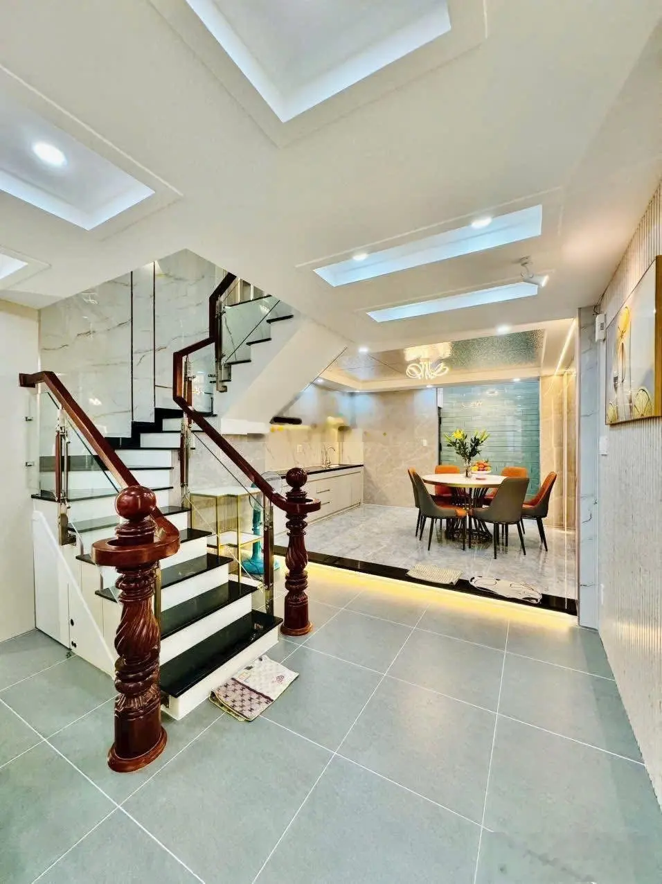 HOT! Bán nhà cạnh chợ Phạm Văn Hai, Tân Bình. Nhà 67,5m2 giá 4tỷ250 còn thương lượng. Hẻm 6m thông