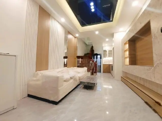 Nhà Lĩnh Nam - vew hồ điều hoà - Diện tích: 38,3m2 - Giá: 5,2 tỷ.