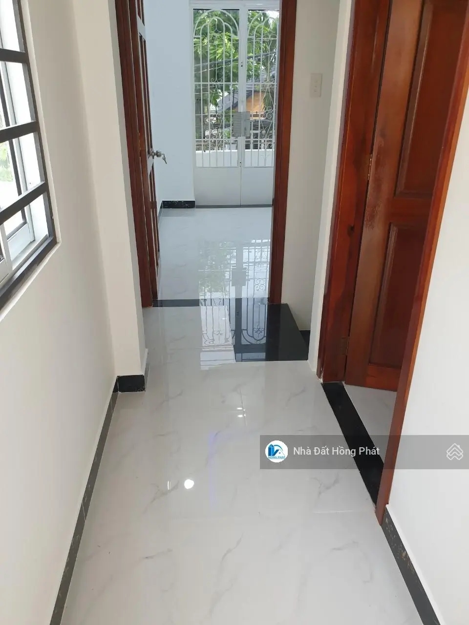 Nhà mặt tiền Bà Điểm 4, DT 4m*16m, 01 lầu, gần trường Bùi Văn Ngữ - Hóc Môn