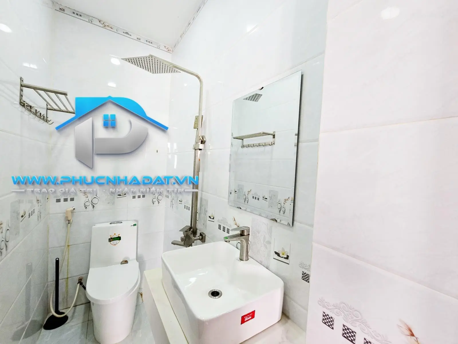 Bí quá Anh Lý xả hàng căn nhà phố hiện đại đường xe hơi Đào Tông Nguyên Nhà Bè - Giá 6.3 tỷ, 4x14m