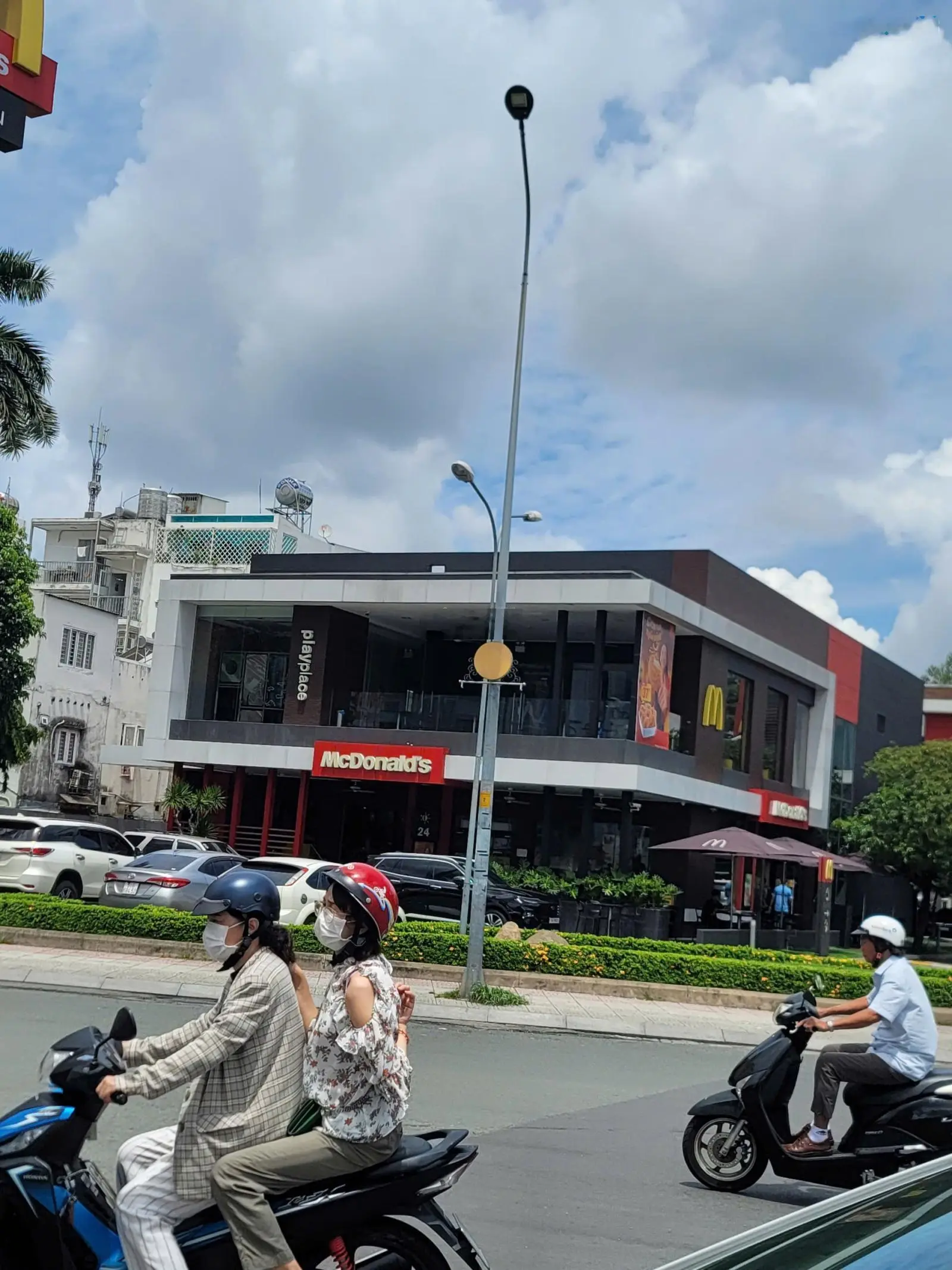 BÁN NHÀ DIỆN TÍCH KHỦNG GÓC 2 MẶT TIỀN - TÂN BÌNH - Thu nhập 240tr/ tháng - Giá bán 135 tỷ