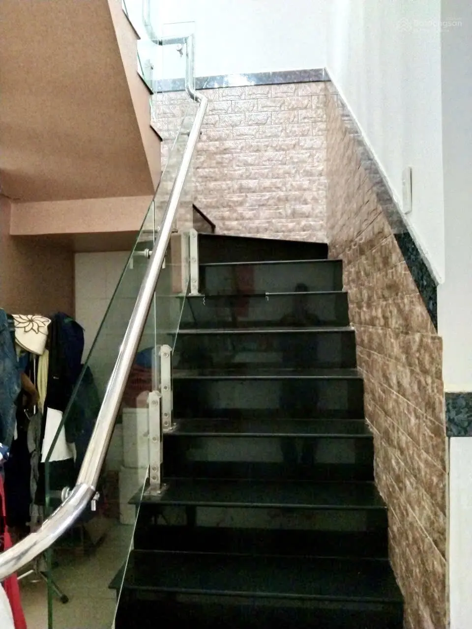 Bán nhà 1 lầu, gần vòng xoay ĐBP, thổ cư, hẻm xe hơi vào nhà, 4,4 x 34m. Gần chợ mới Long Hải