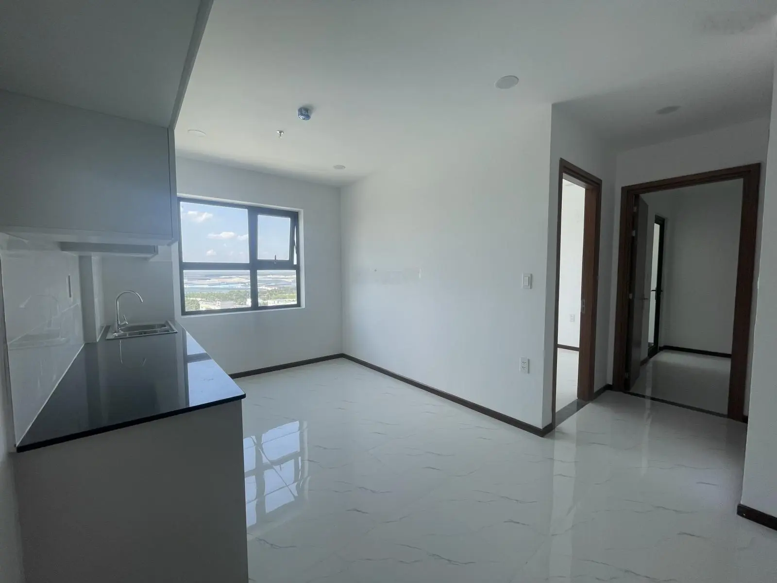 Cần tiền bán gấp căn hộ 61m2-2PN2WC bao thuế phí sang tên, LH 0766 128 ***