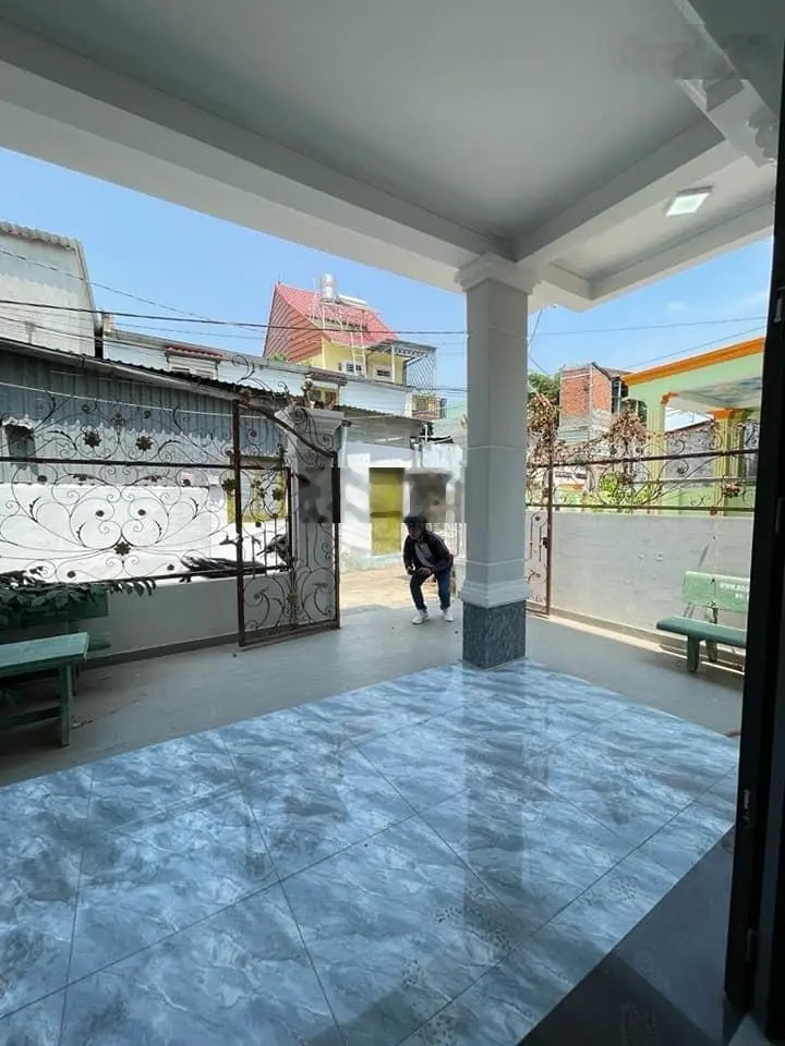 Bán nhà 90m2 ,chỉ 4.3 tỷ , sổ hồng riêng trên đ.nguyễn bình, phú xuân nhà bè ( gần uỷ ban huyện ).